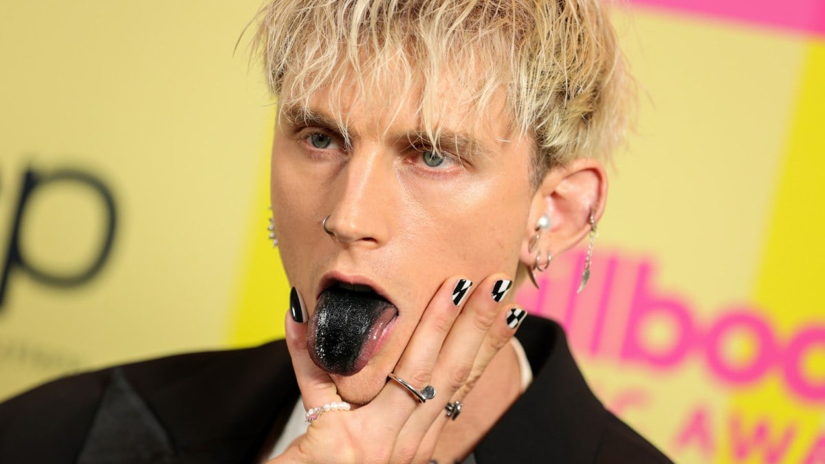 Machine Gun Kelly Smashes a Glass On His Forehead and Broadcasts the