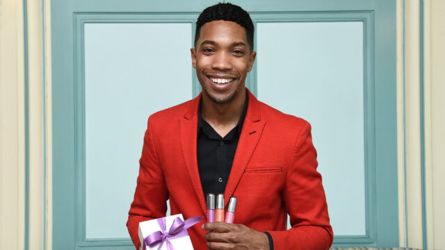 AJ Crimson, Makeup Artist And Beauty Influencer, Dies At 27 - Vimarsana News