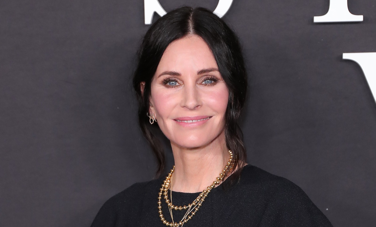 Courteney Cox Doesn't Recall Filming Many Episodes of 'Friends'(01)