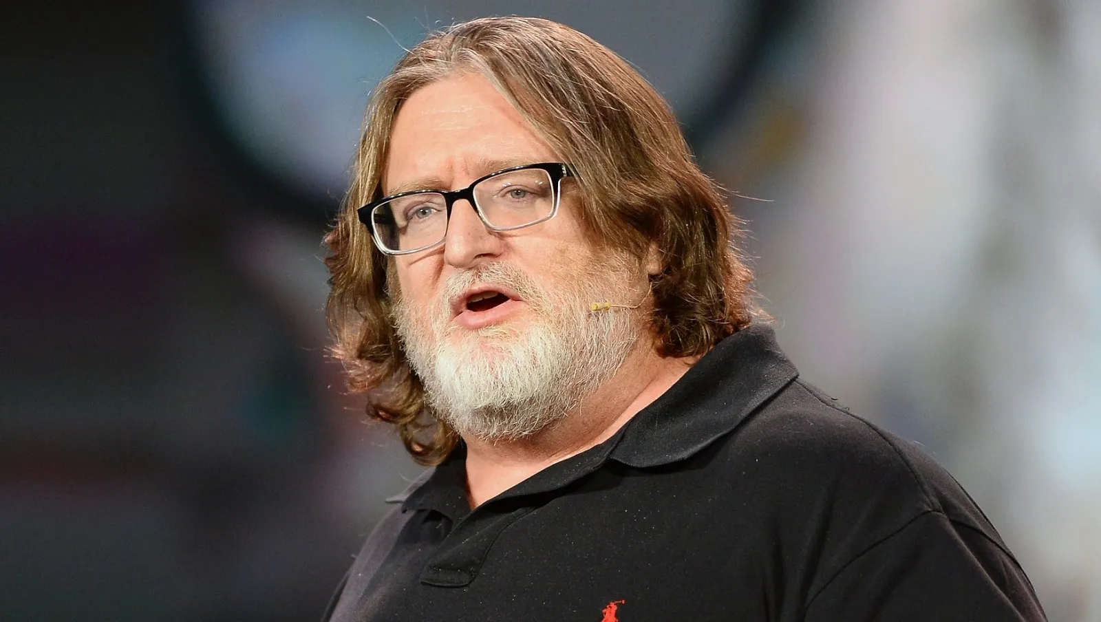 Gabe Newell delivering Steam Deck himself while reminiscing about