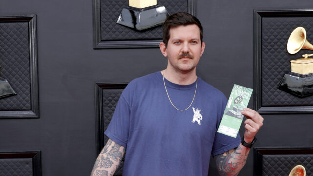 Dillion Francis Emulates Chaotic Stoner on the 2022 Grammys Red Carpet - Vimarsana News