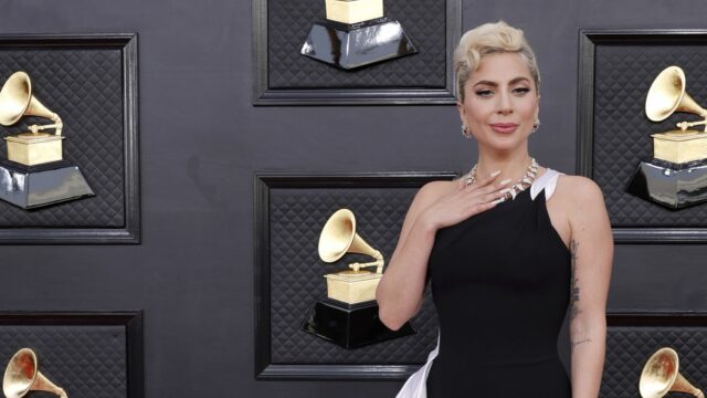 Best Dressed Stars at the 2022 Grammys - Vimarsana News