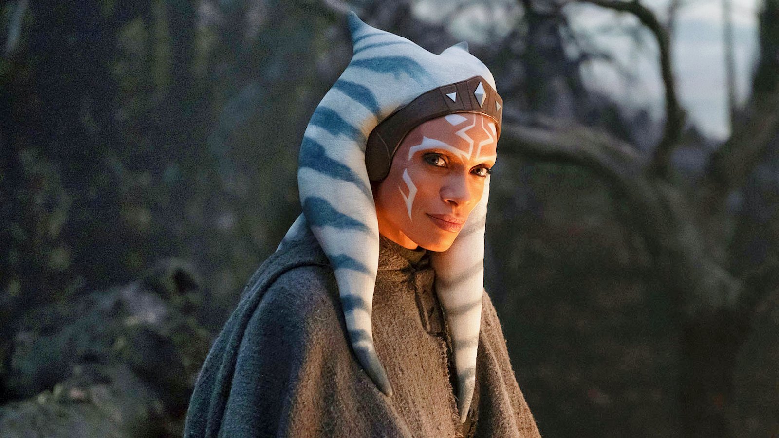 Ahsoka Tano sporting a grey clock and short head tails in Disney Plus' 'The Mandalorian'