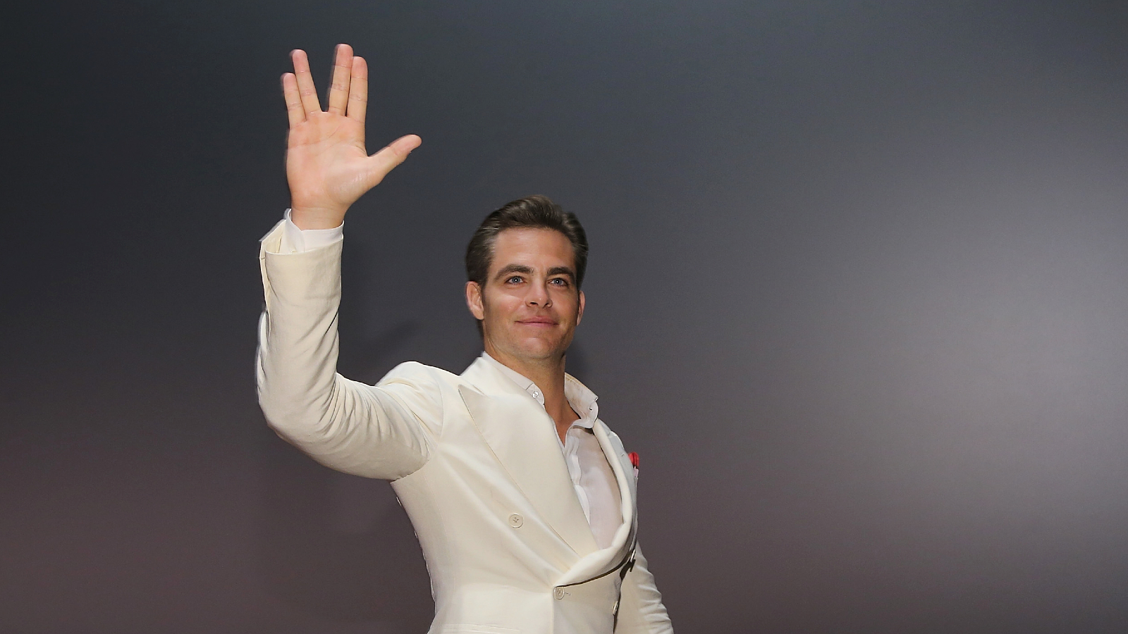 How tall is Chris Pine? Is he the tallest Captain Kirk?