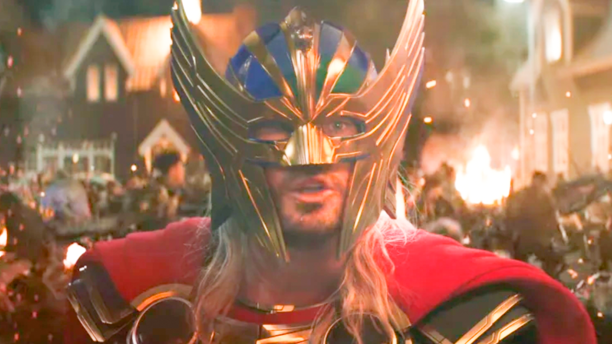 Thor: Love and Thunder' Fans Admire the Odinson's Butt, but Can't Stand His  Helmet