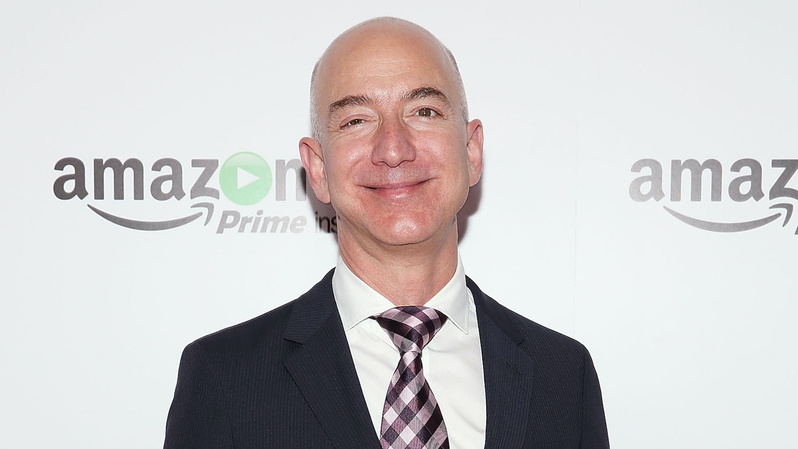 Is Something Wrong With Jeff Bezos’ Eye?