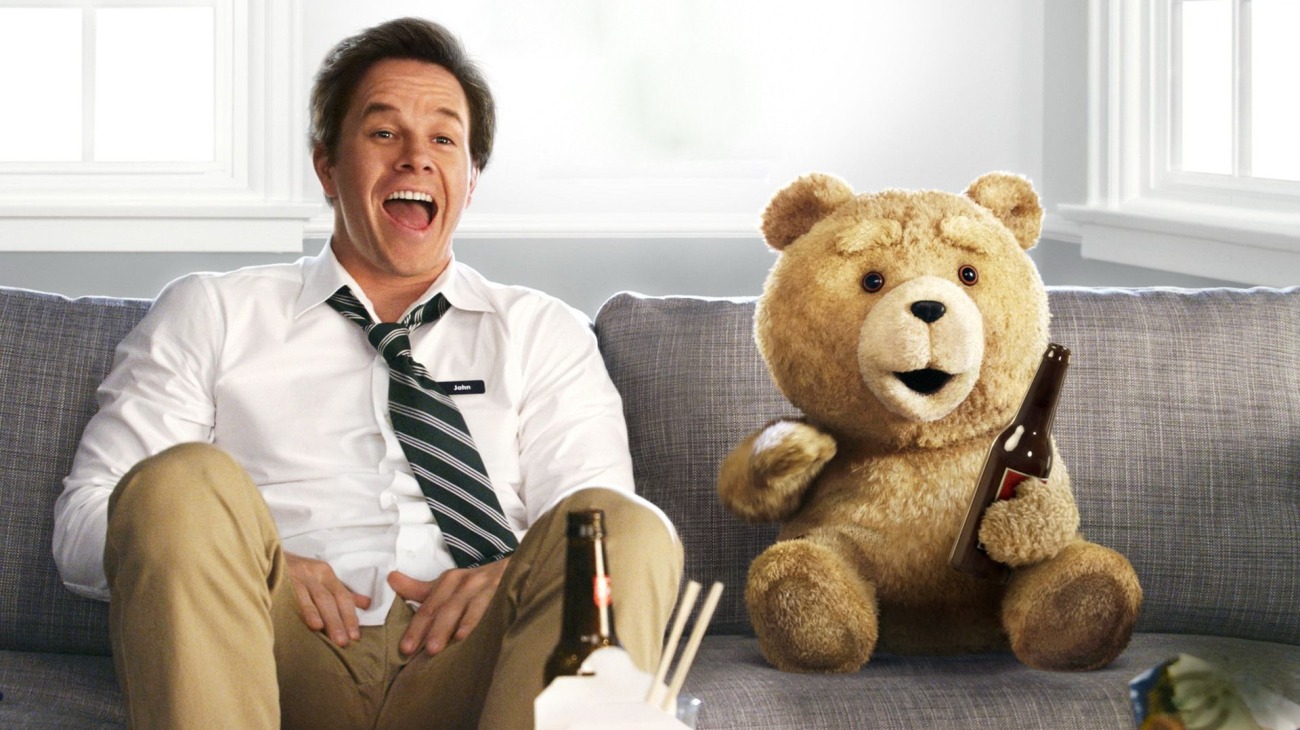 Ted series. Марк Уолберг третий лишний. Третий лишний фильм Тед. Марк Уолберг третий лишний 2. Патрик Варбертон третий лишний.