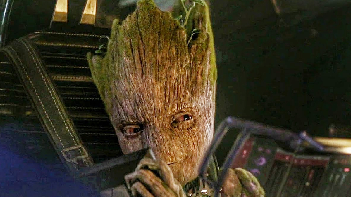 O adolescente Groot jogando videogame em 'Guardiões da Galáxia Vol.  2'