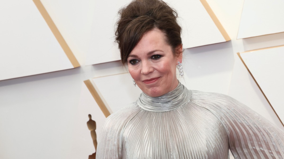 Olivia Colman attends the 2022 Academy Awards
