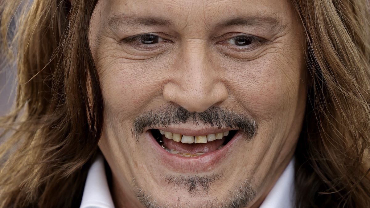 Johnny Depp attends the "Jeanne du Barry" photocall at the 76th annual Cannes film festival at Palais des Festivals on May 17, 2023 in Cannes, France. (Photo by John Phillips/Getty Images)