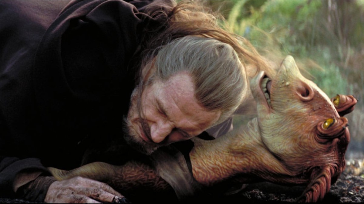 Qui-Gonn shares an intimate moment with Jar Jar