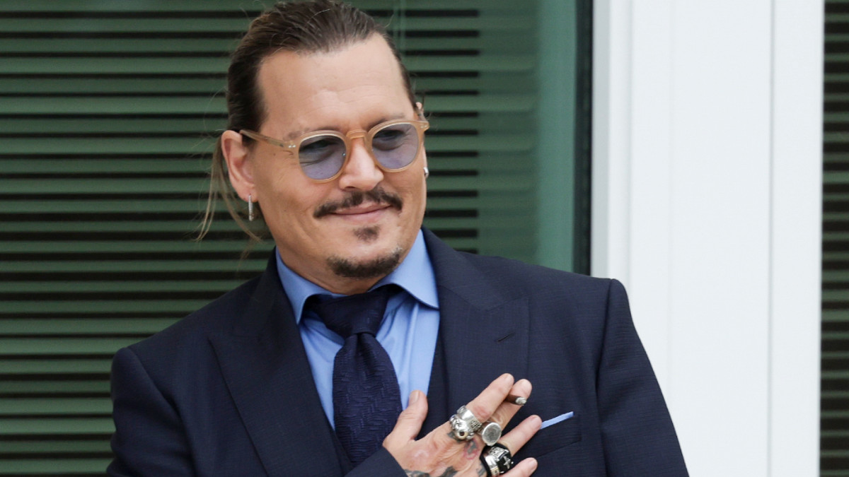 Netflix Joins Johnny Depp's King Louis XV Movie, His First Following ...