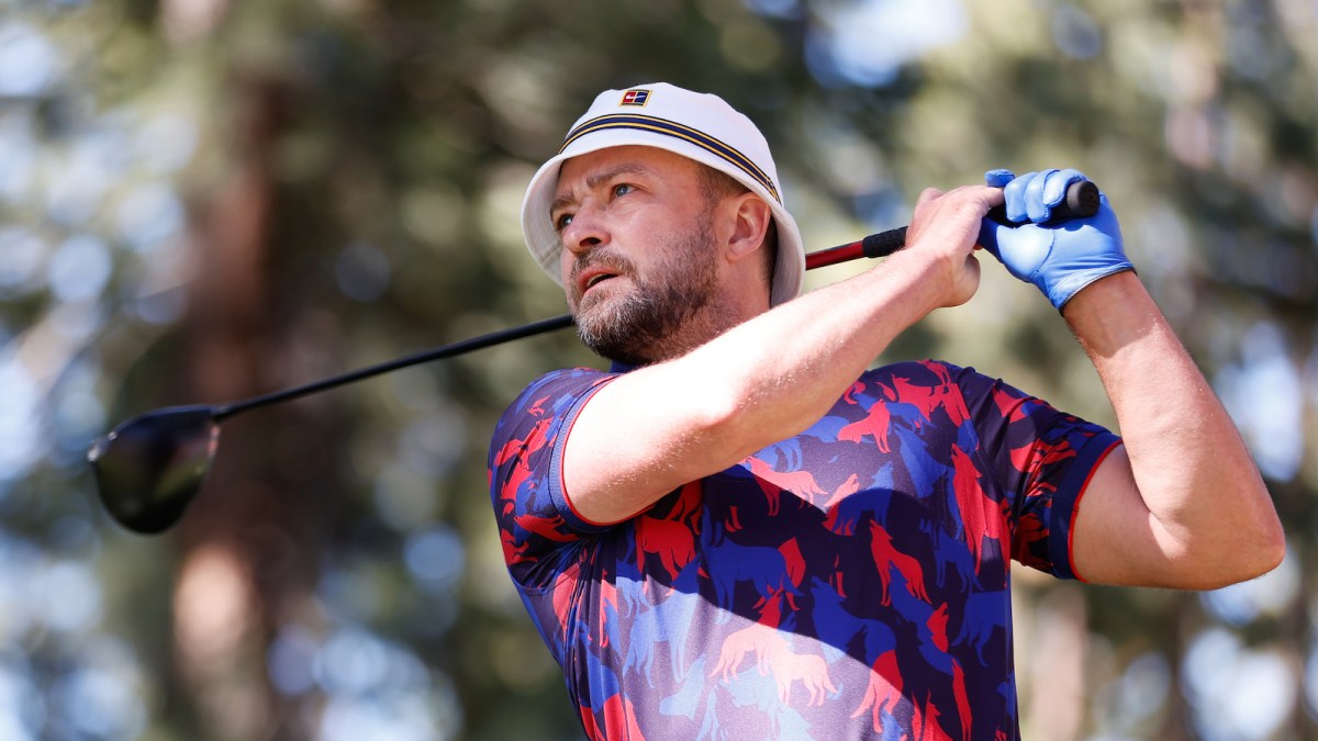 Justin Timberlake golfiing