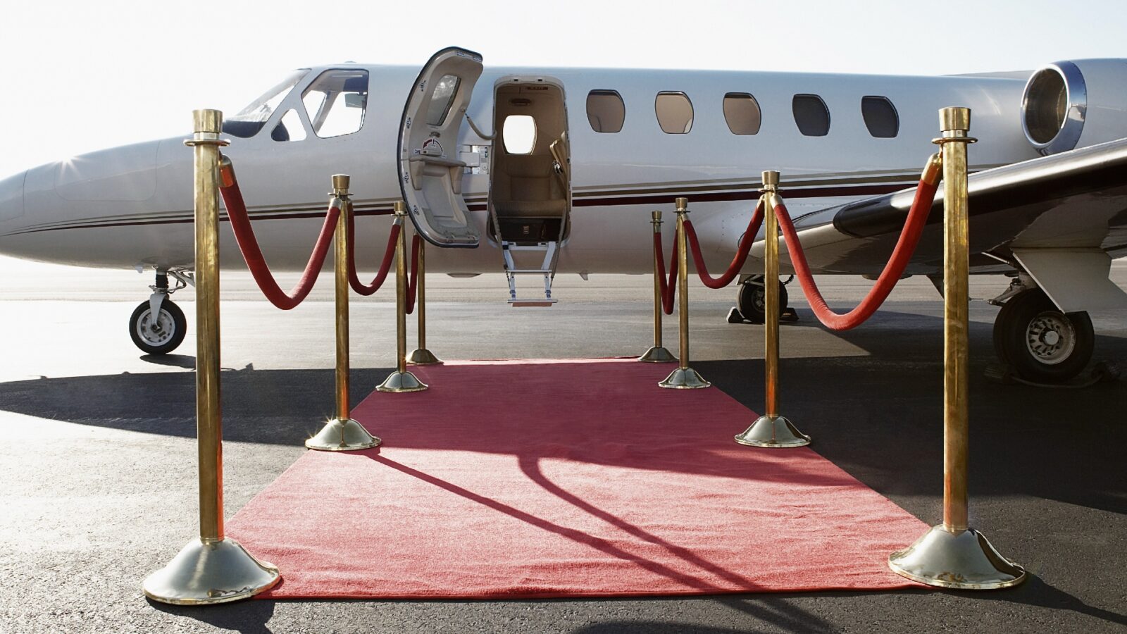 10 Celebrities Who Are the Worst Carbon Offenders