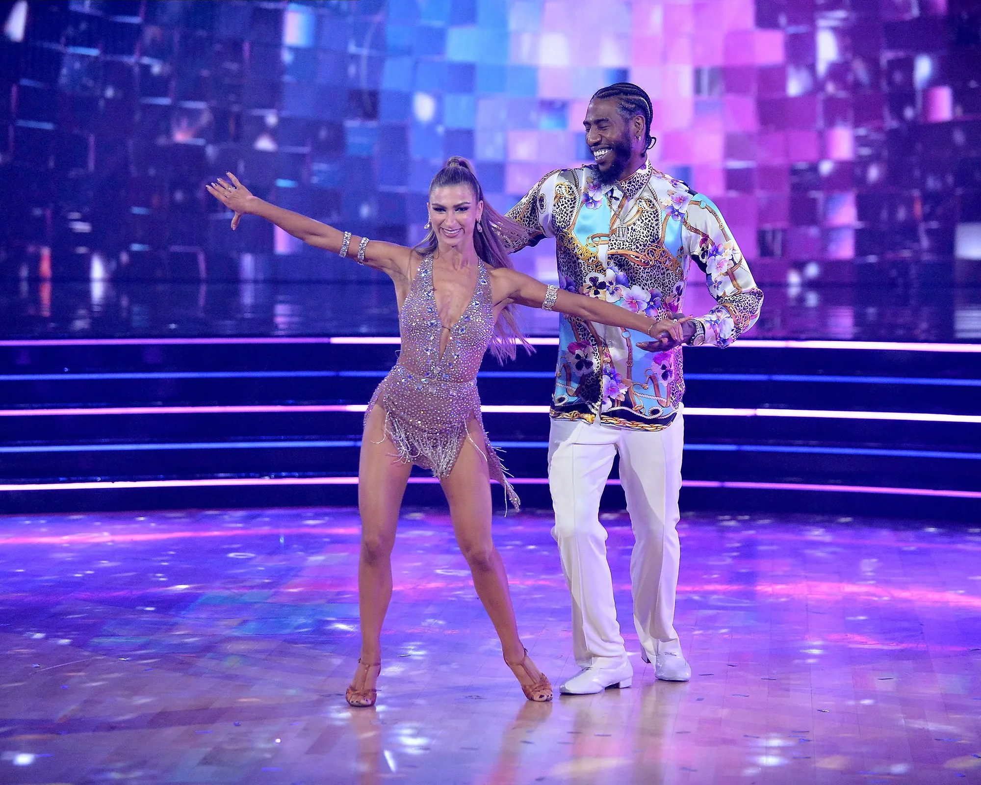 Watch Suni Lee foxtrot to Britney's 'I'm a Slave 4 U' on 'Dancing with the  Stars' – Twin Cities