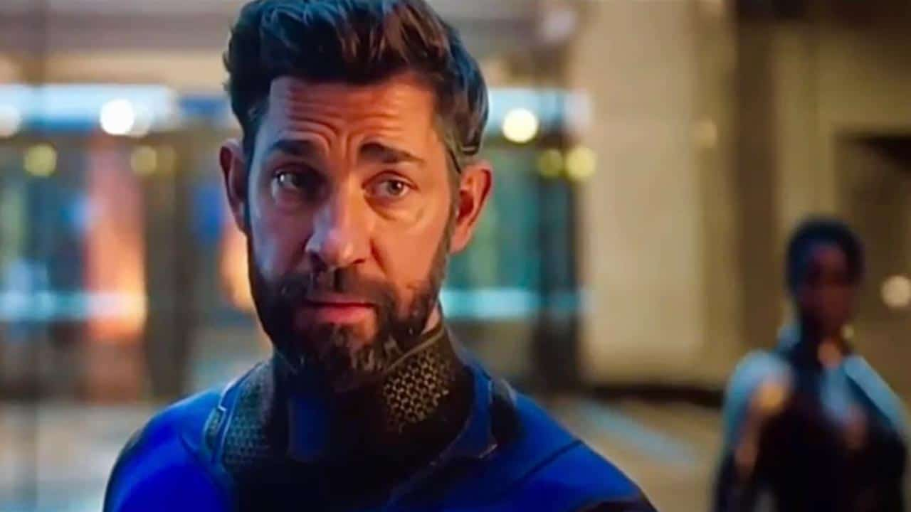 John Krasinski como Reed Richards/Senhor Fantástico, Doutor Estranho no Multiverso da Loucura (2022)