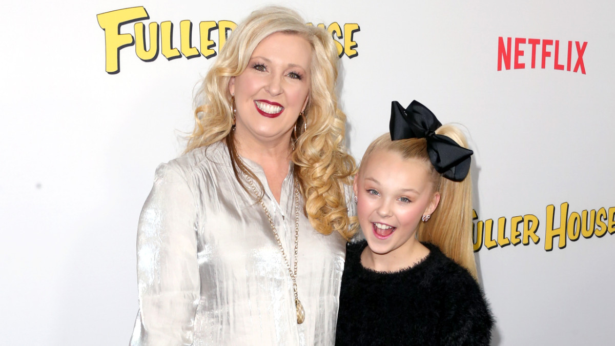 Jessalynn Siwa (L) and dancer JoJo Siwa attend the premiere of Netflix's "Fuller House" at Pacific Theatres at The Grove on February 16, 2016 in Los Angeles, California.
