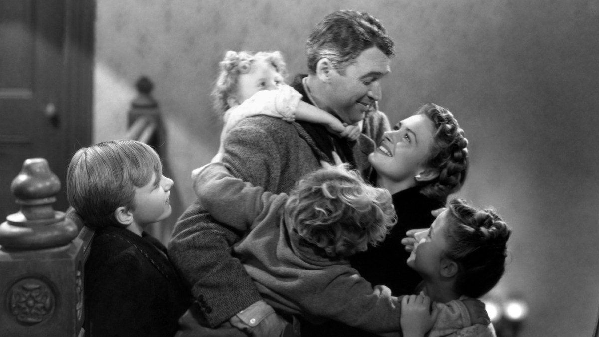 James Stewart and Virginia Patton Moss embrace their kids in 'It's a Wonderful Life'