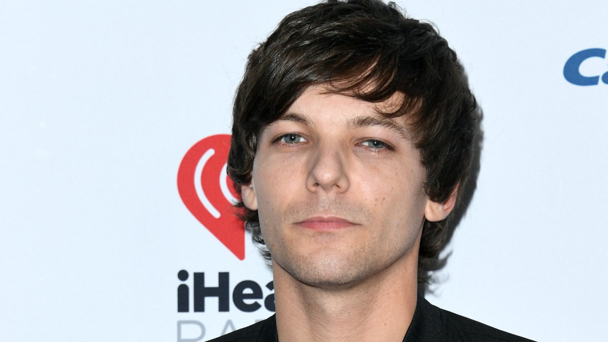 Close up of Louis Tomlinson on the red carpet