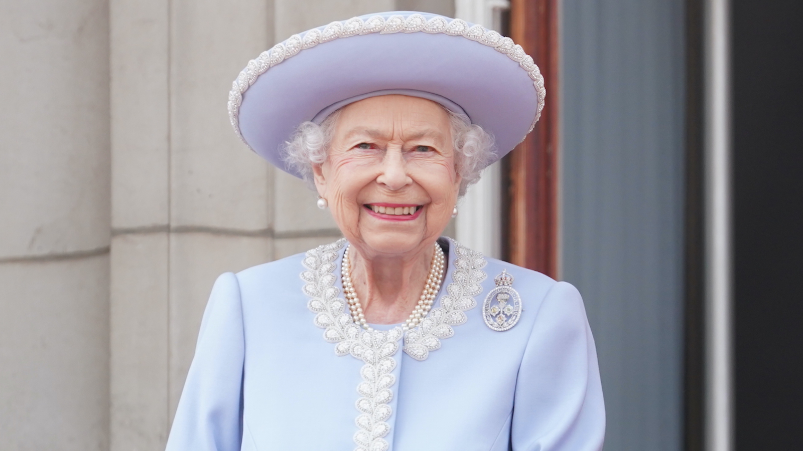 The Queen Is Dead After a Viral Tweet Has Predicted the Future, and the ...