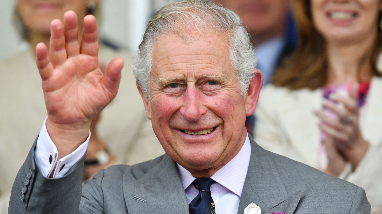 what-s-going-on-with-king-charles-iii-s-fingers