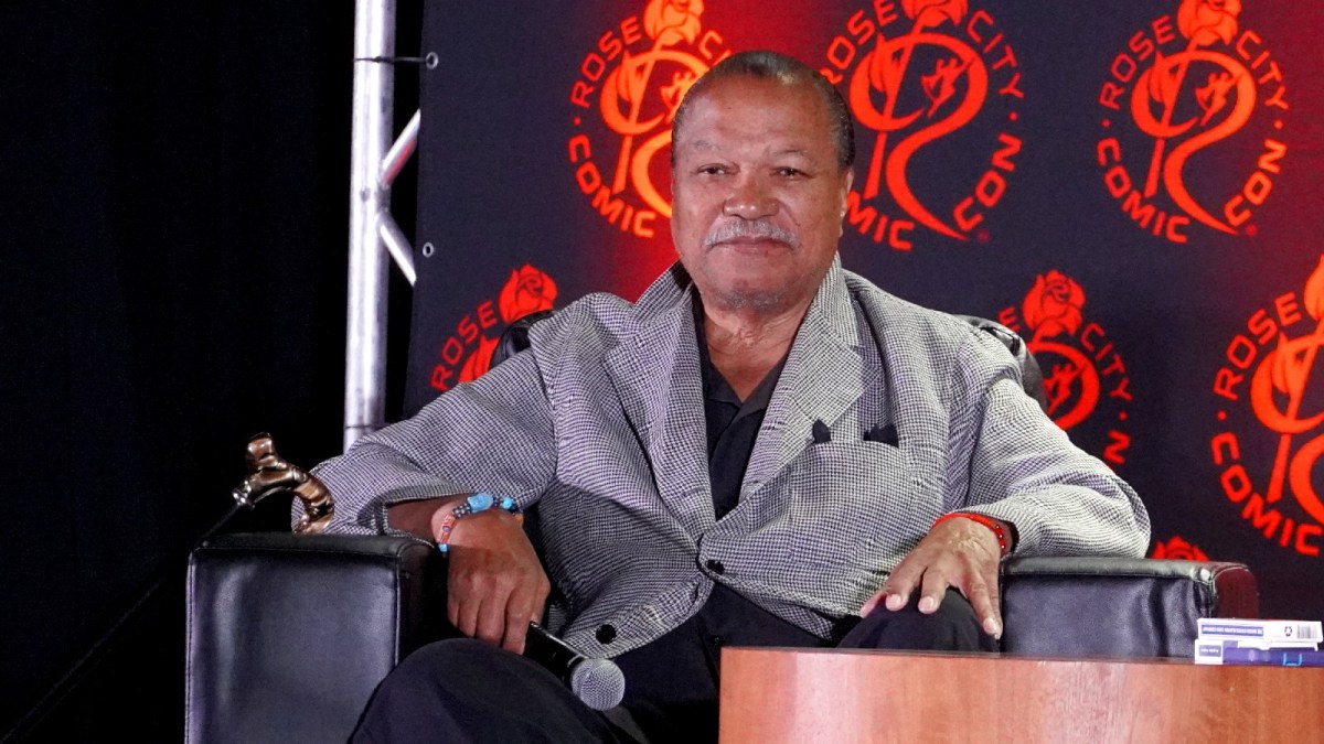 Billy Dee Williams fields fan questions at a comic con event.