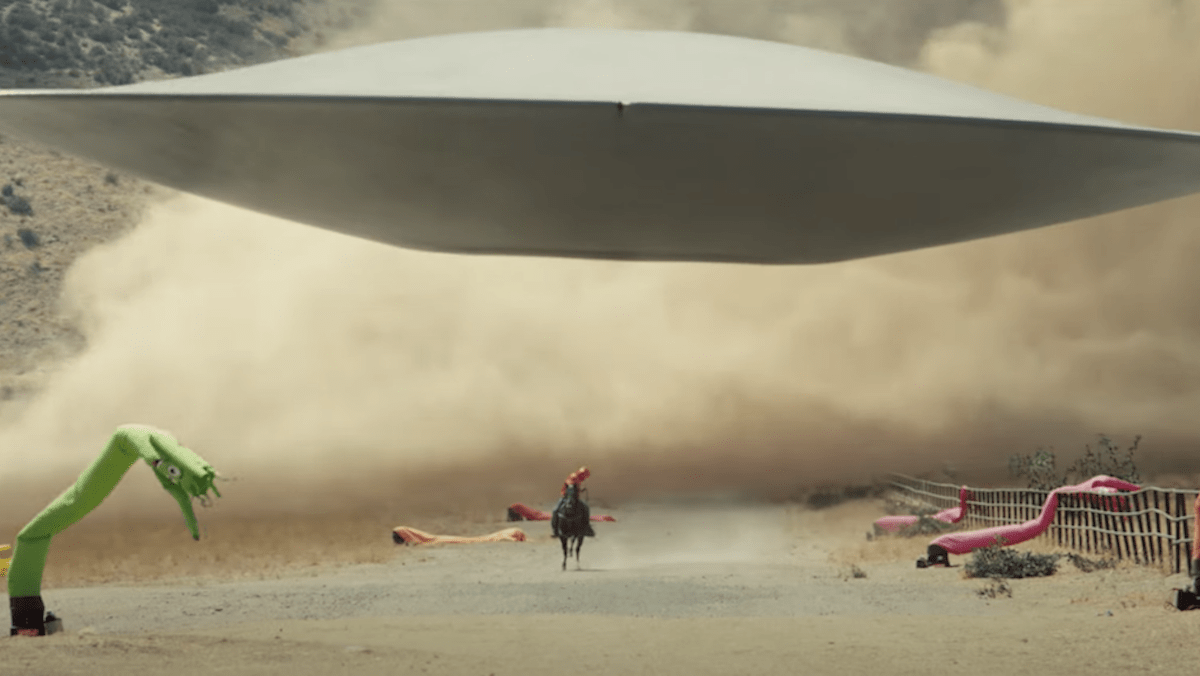 OJ (Daniel Kaluuya) running away from the flying saucer, Nope (2022)