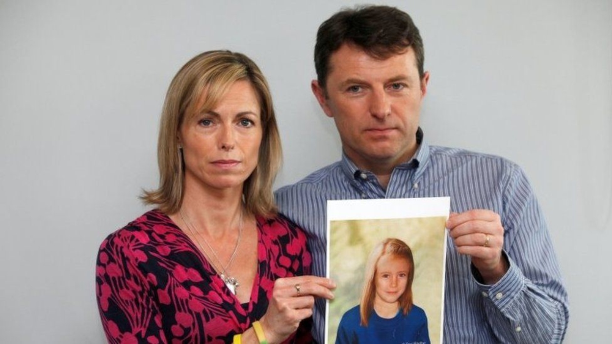 Kate and Gerry McCann with Madeleine's flyer