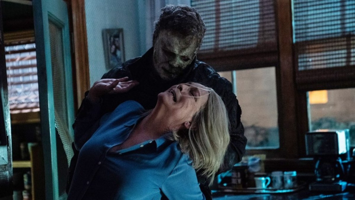 Michael Myers fighting Laurie Strode in Halloween Ends
