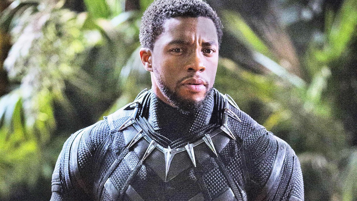 Chadwick Boseman trong vai Black Panther