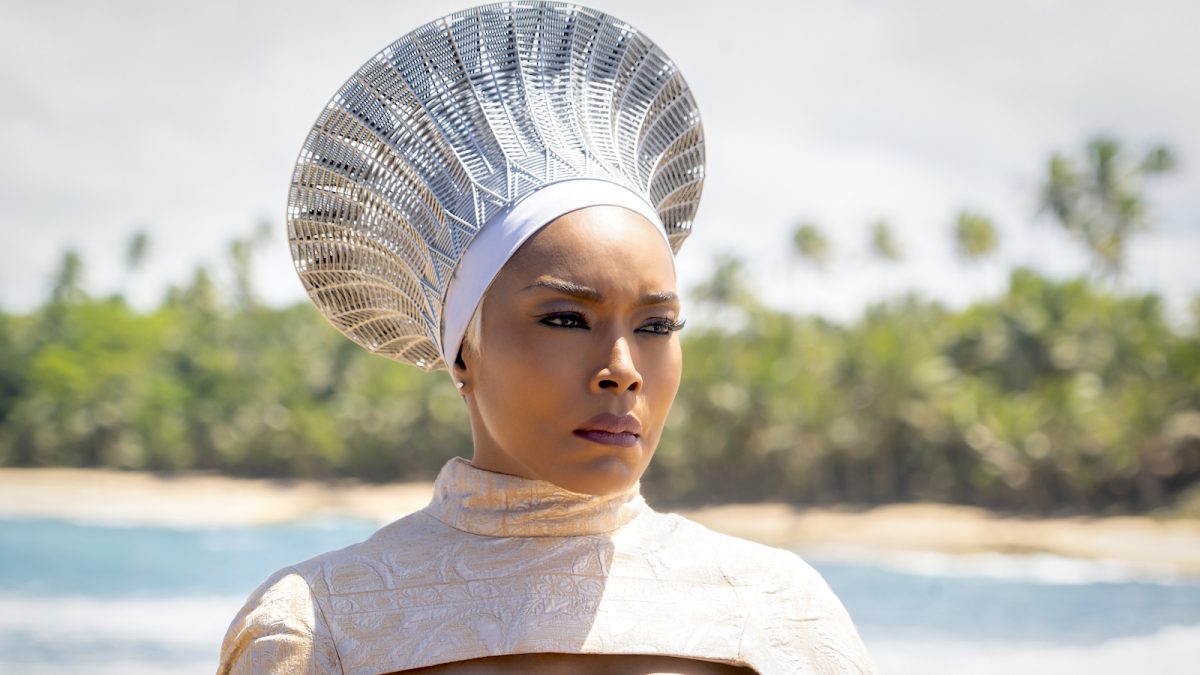 Angela Bassett como Rainha Ramonda em 'Pantera Negra: Wakanda Forever'