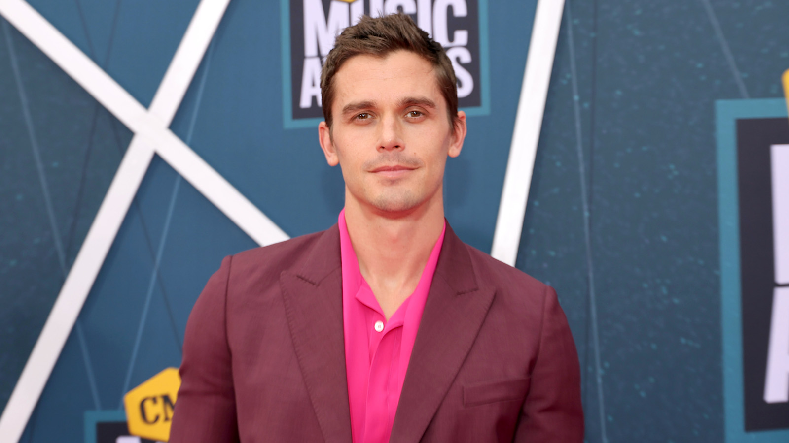 ‘Queer Eye’ Star Antoni Porowski Announces Engagement to Kevin Harrington