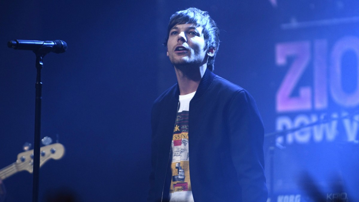 Louis Tomlinson performs onstage during the z100 All Access Lounge presented by Poland Spring Pre-Show at Pier 36 on December 13, 2019 in New York City.