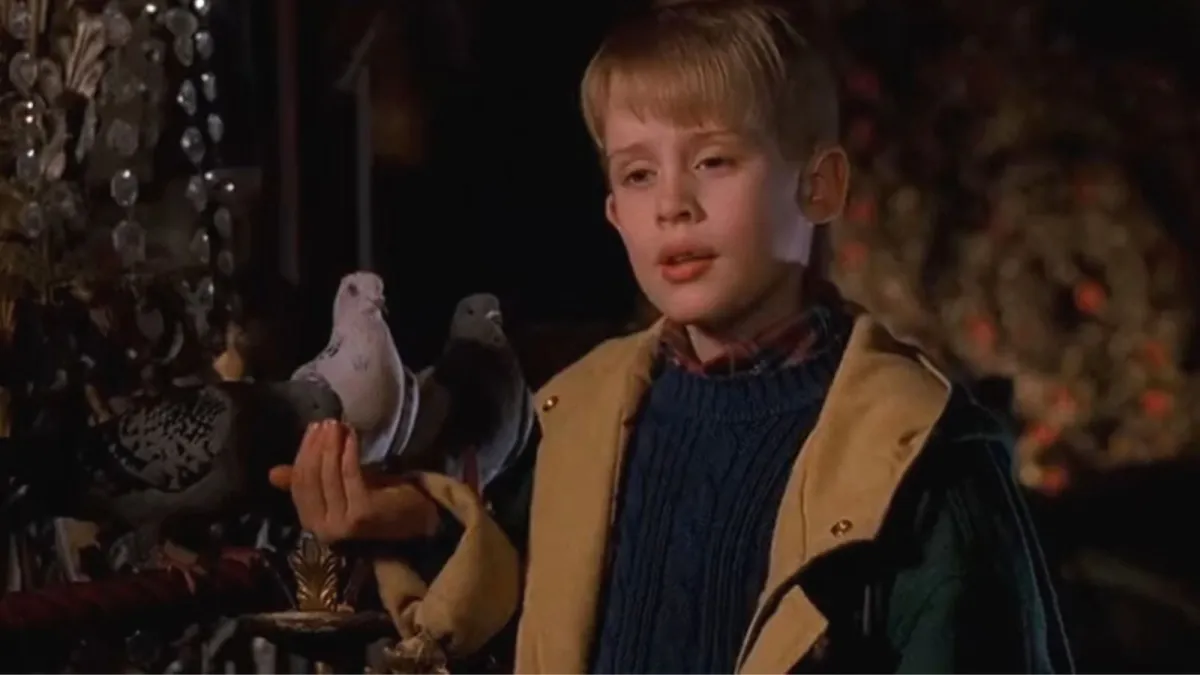 Macaulay Culkin, as Kevin, holds two pigeons in one hand in Home Alone 2.
