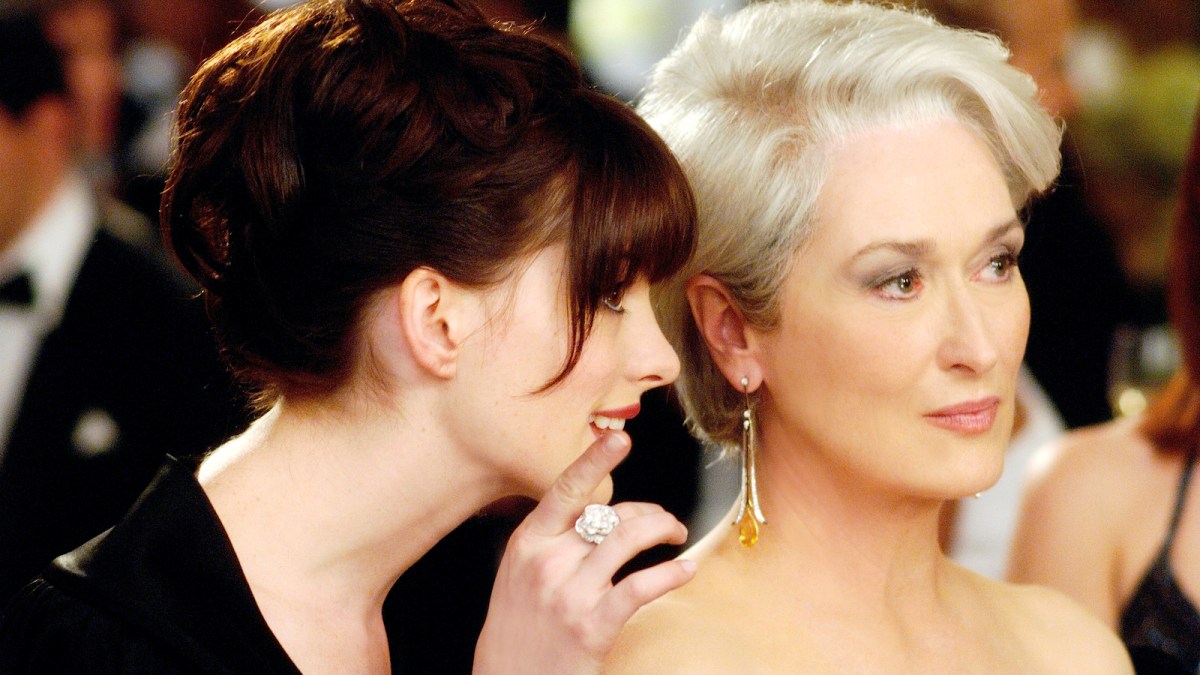 Andy (Anne Hathaway) whispers some important information to her fashion magazine editor boss, Miranda Priestly (Meryl Streep).
