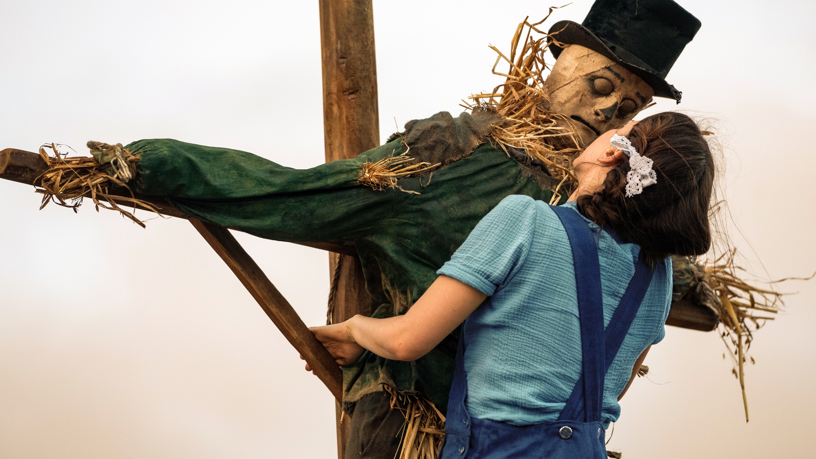 Mia Goth as Pearl hugging a scarecrow