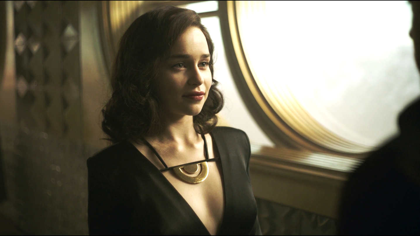 Emilia Clarke como Qi'ra em Solo: Uma História Star Wars