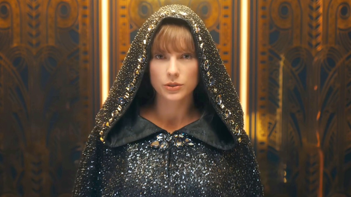 Taylor Swift wearing a hood 'Bejeweled' music video