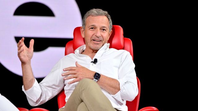 Bob Iger Is Headed Back to Disney as Bob Chapek Steps Down - Vimarsana News