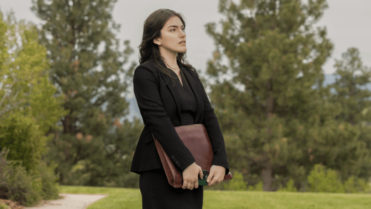 Who plays Clara Brewer on Yellowstone?