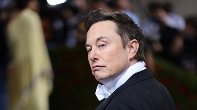 イーロン・マスクが2022年のメット・ガラ・セレブレイティングに出席 "イン・アメリカ：ファッションのアンソロジー" 2022 年 5 月 2 日にニューヨーク市のメトロポリタン美術館で。