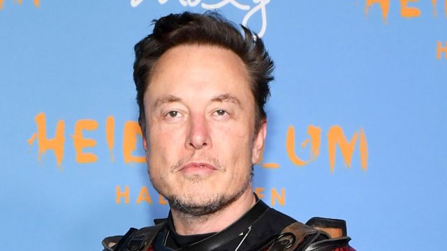 Grown Man Elon Musk Giggles to Himself After Discovering Half-A-Decade Old #Staywoke Twitter Merch - Vimarsana News