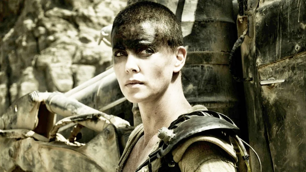 Charlize Theron nel ruolo di Furiosa in 'Max Max: Fury Road'