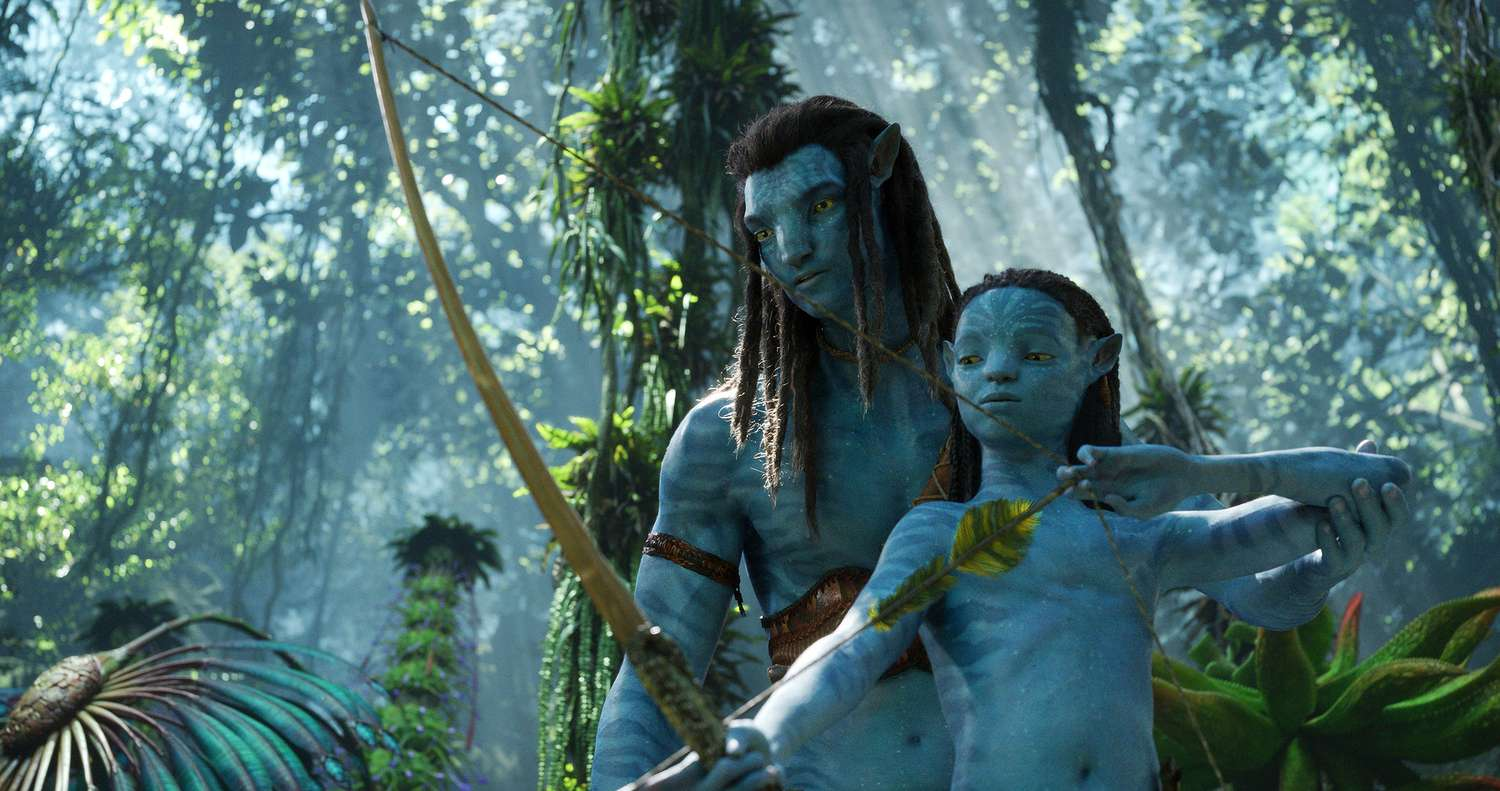 Jake Sully and one of his children in Avatar: The Way of Water