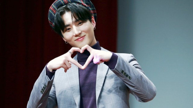 Latest K-Pop News: DAY6's Young K Covers "Jingle Bell Rock" and Gallup Korea Reveals Poll Results for 2022's Most Influential Artists - Vimarsana News