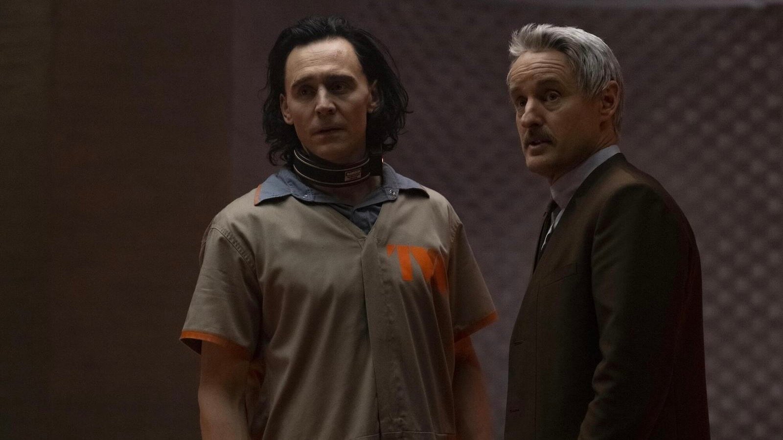 Tom Hiddleston como Loki e Owen Wilson como Mobius em 'Loki'