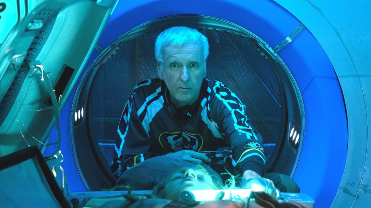 James Cameron swears at fans who boo him for not signing autographs