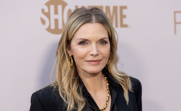 Michelle Pfeiffer Tried to Get Herself Fired From All but One Movie Due to Performance Anxiety - Vimarsana News