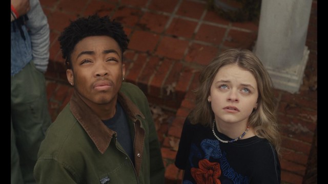 Sundance Review: Alien Occupations and Social Commentaries Come Together in This Abstract Sundance Rom-Com - Vimarsana News