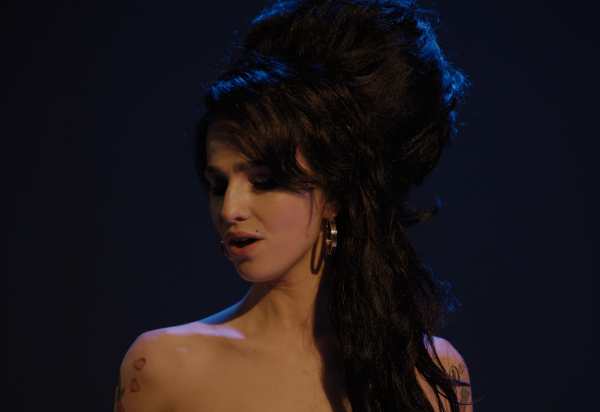 Marisa Abela estrela como Amy Winehouse em BACK TO BLACK, do diretor Sam Taylor-Johnson, um lançamento da Focus Features